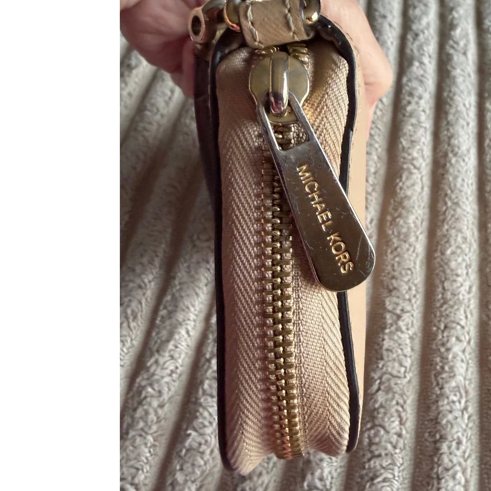 Michael‎ Kors Jet Set Travel Saffiano Leather Zip Around Wristlet Wallet Beige
